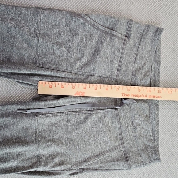 Offline by Aerie Warmup Leggings Women's S Short (W26 L26) Grey Regular Rise EUC - Picture 5 of 10